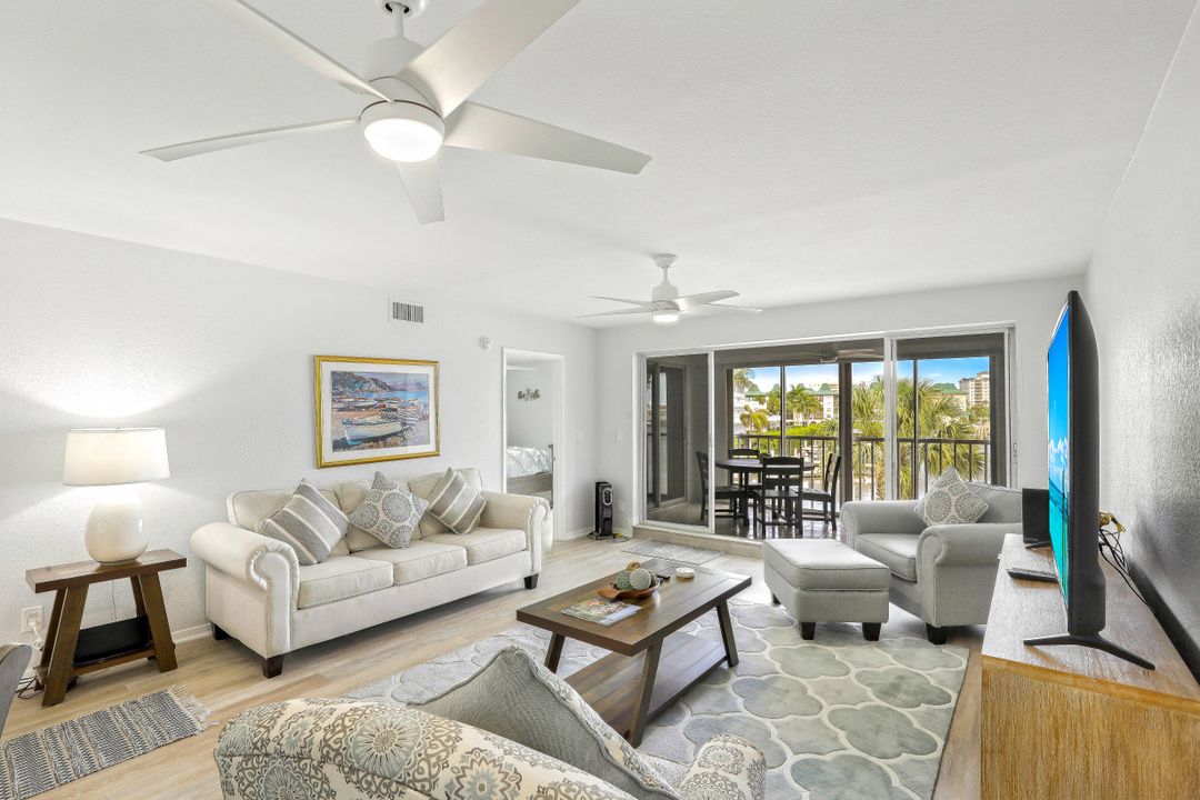 9101 Vanderbilt Dr #203, Naples, FL 34108