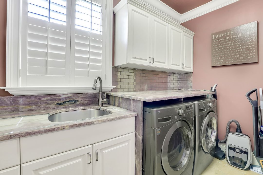 3840 Surfside Blvd, Cape Coral, FL 33914