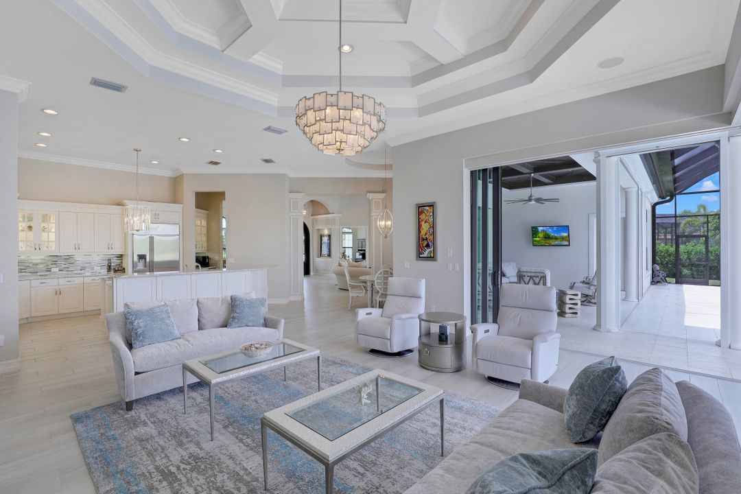 6587 Barbera Ln, Naples, FL 34113