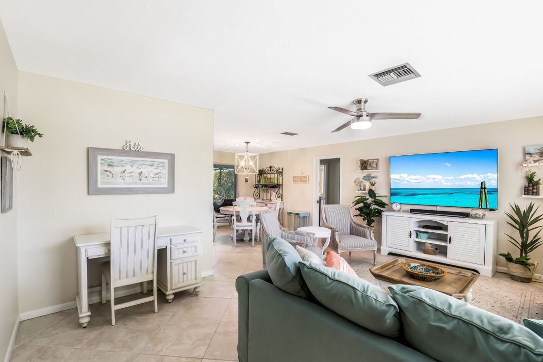 4459 Parrot Ave, Naples, FL 34104