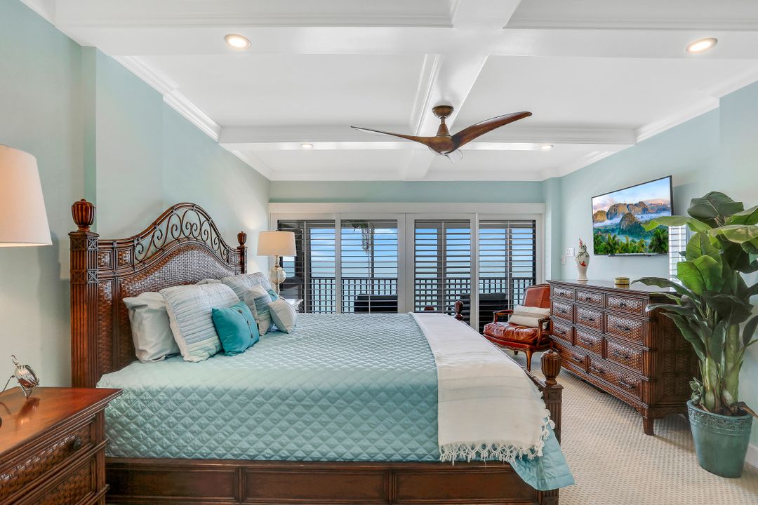 2171 Gulf Shore Blvd N #702, Naples, FL 34102