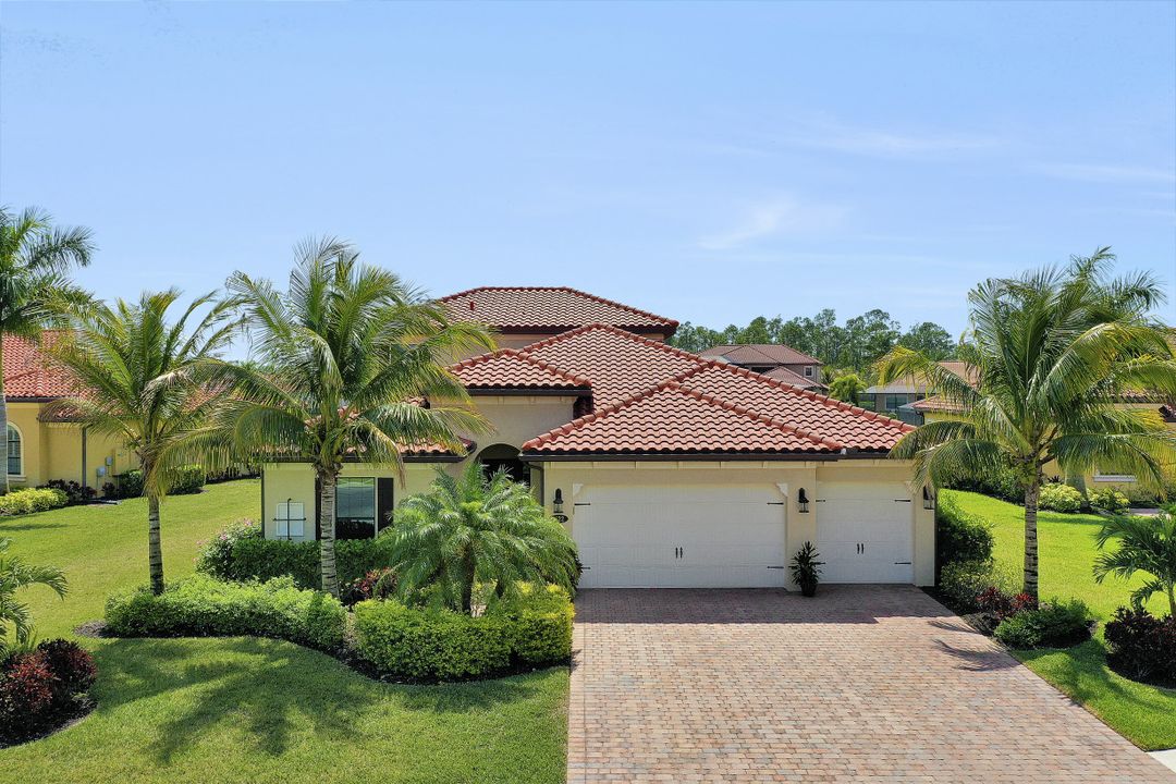 1622 Songbird Ct, Naples, FL 34120