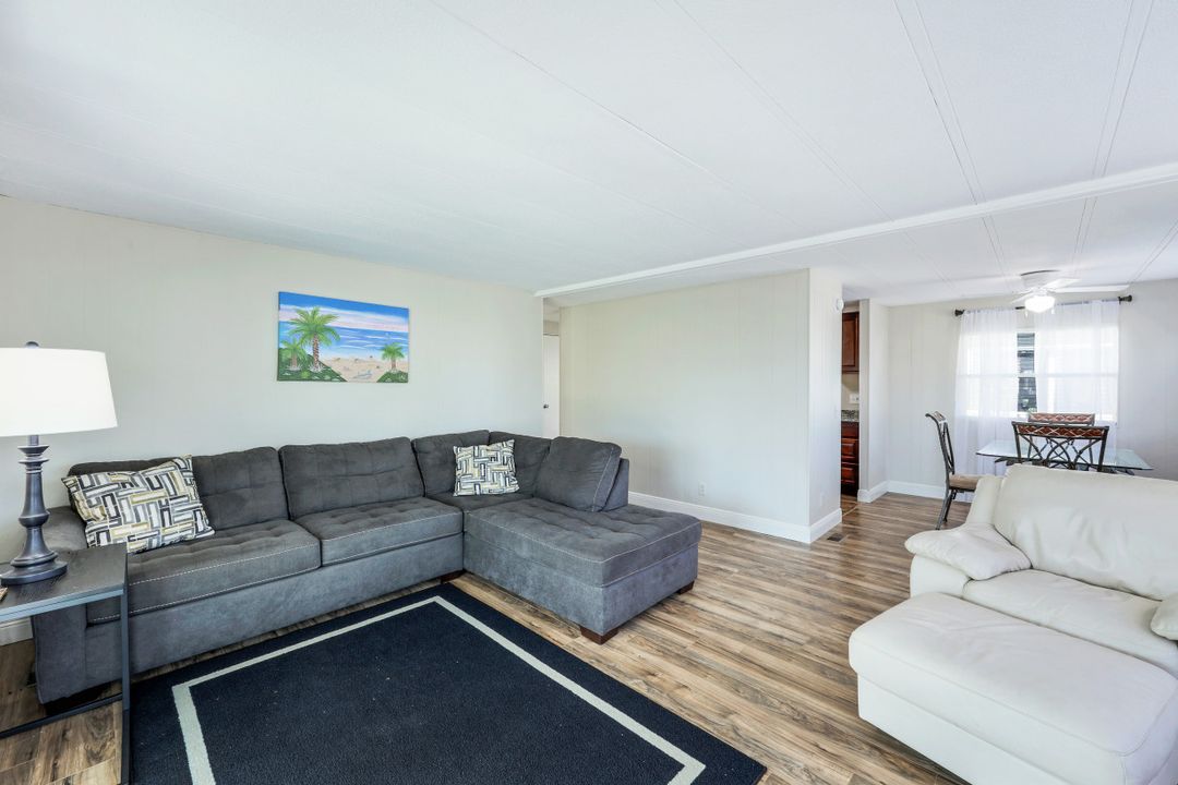 21 Lemans Dr, Naples, FL 34112