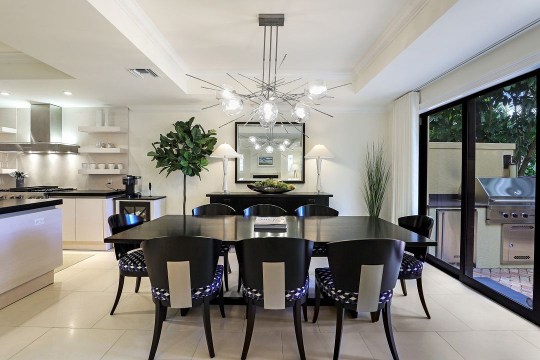 270 5th Ave S #H-2, Naples, FL 34102