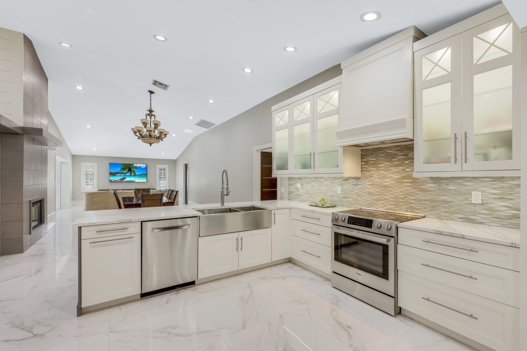 720 17th St NW, Naples, FL 34120