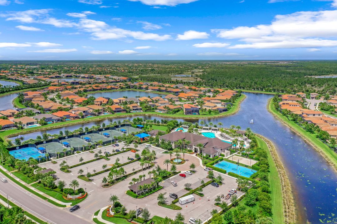 4488 Aurora St, Naples, FL 34119