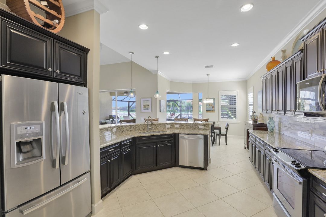 9091 Graphite Cir, Naples, FL 34120