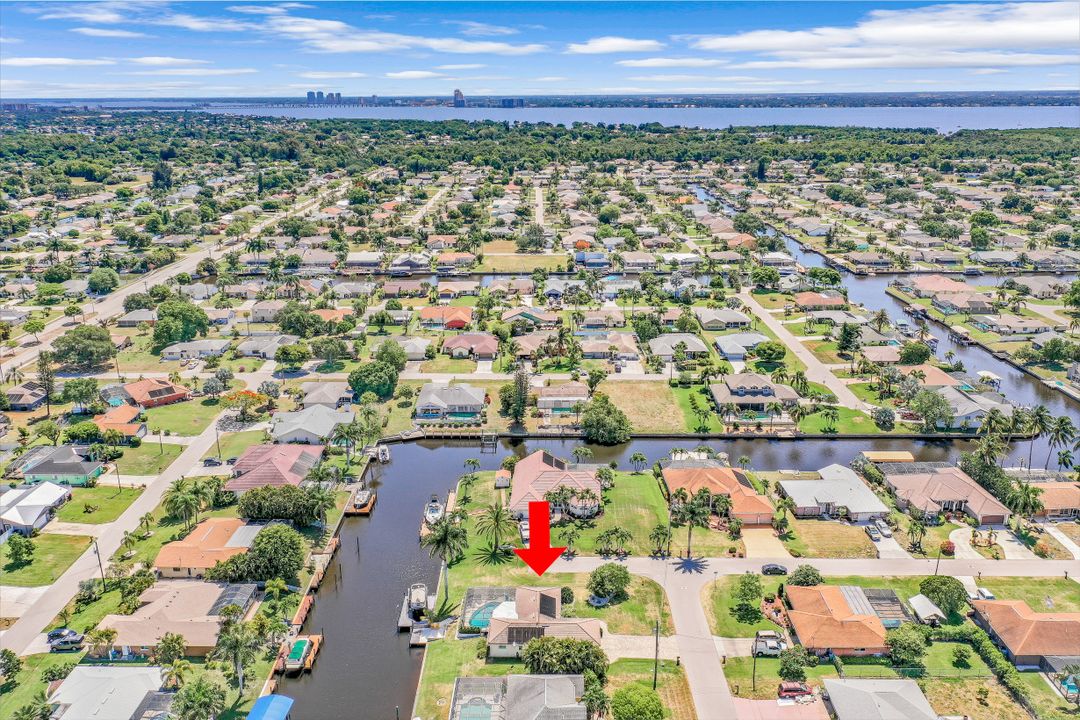 1927 SE 10th St, Cape Coral, FL 33990