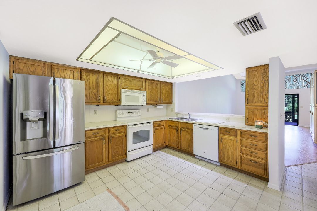 606 Kings Way, Naples, FL 34104