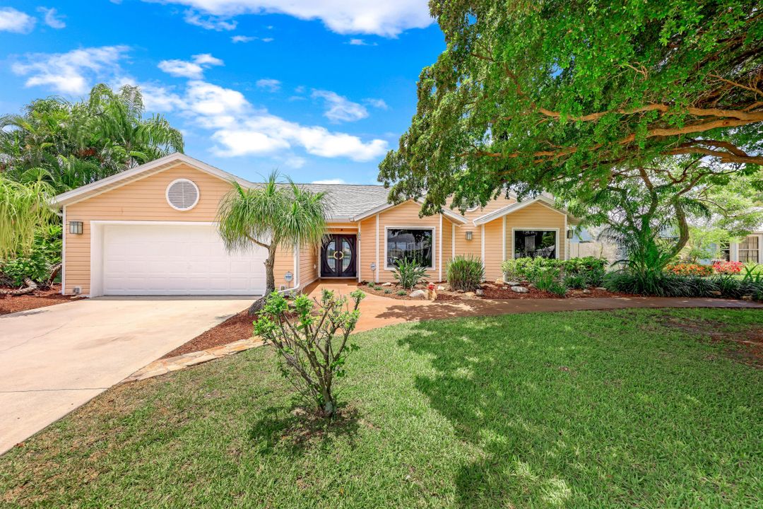 1014 Hancock Bridge Pkwy, Cape Coral, FL 33990
