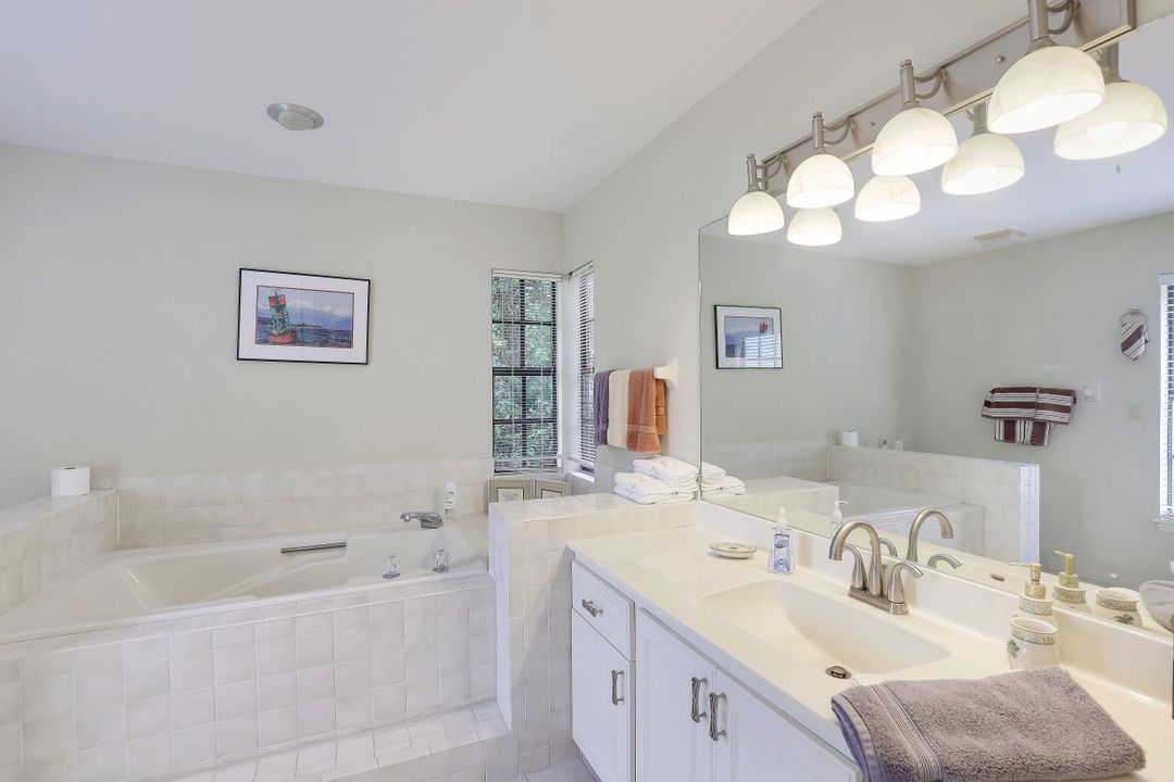 2259 Queens Way, Naples, FL 34112