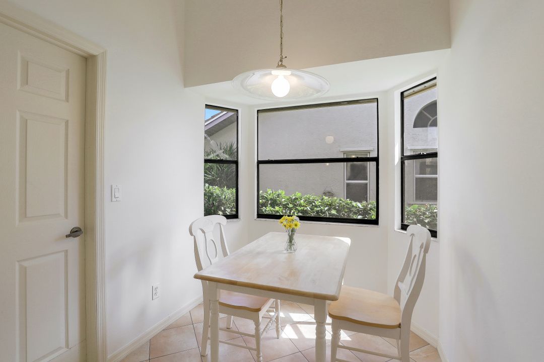 158 St James Way, Naples, FL 34104