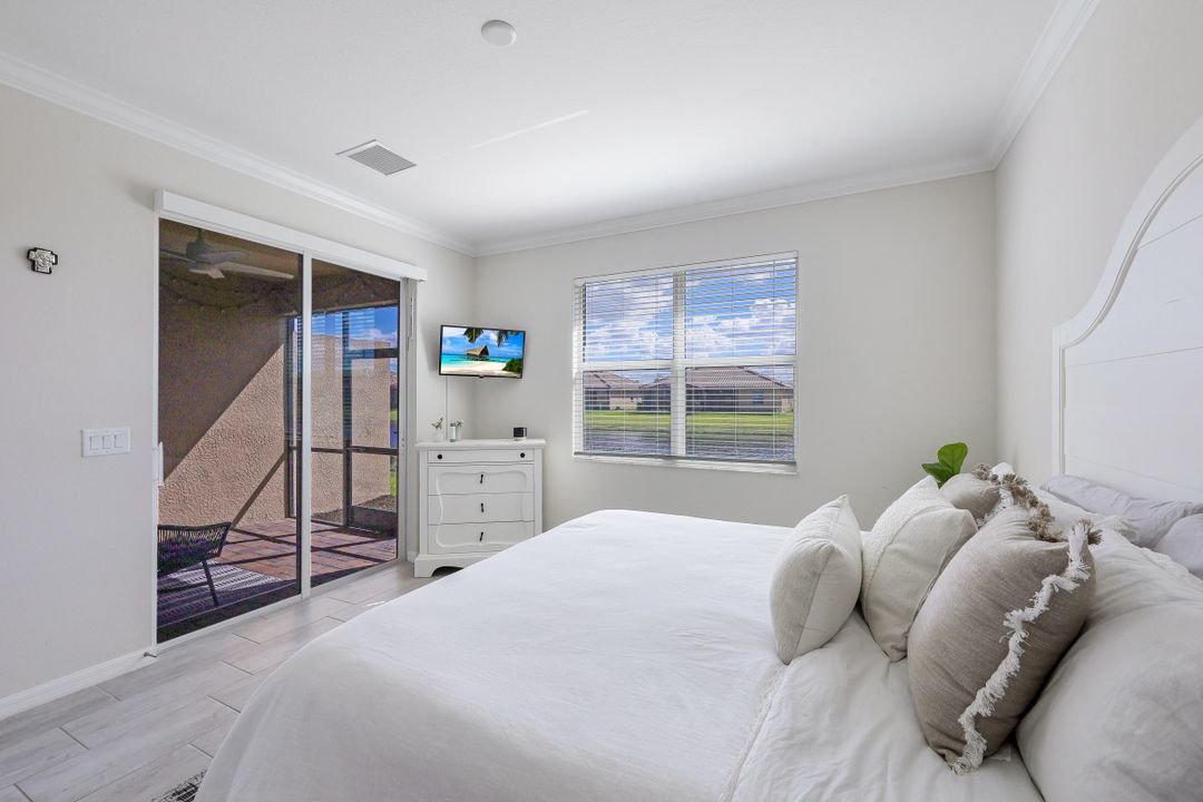 2042 Tamarron Ln, Naples, FL 34120