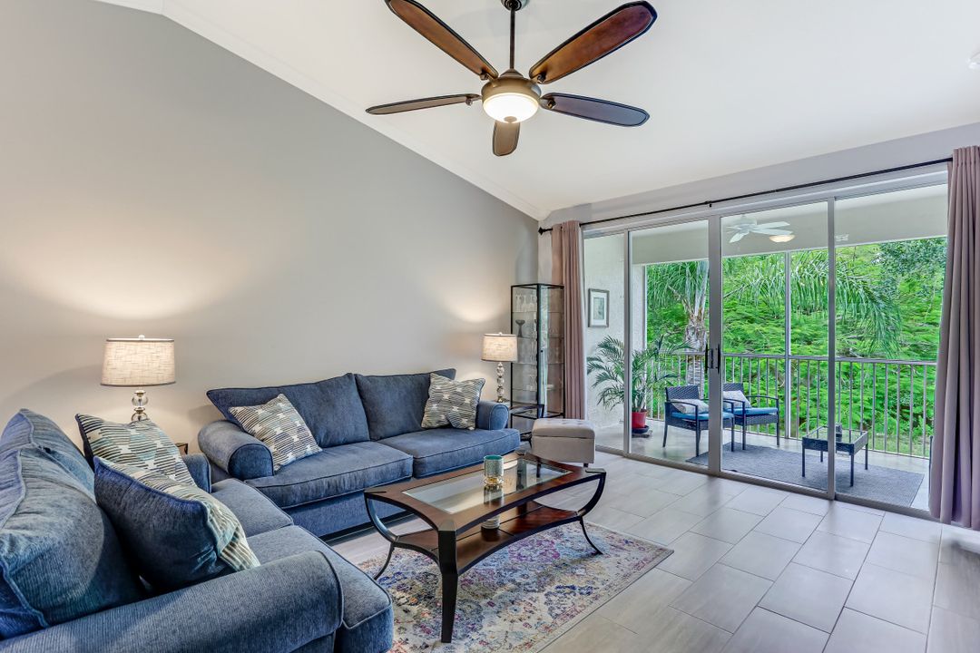 680 Luisa Ln #4, Naples, FL 34104