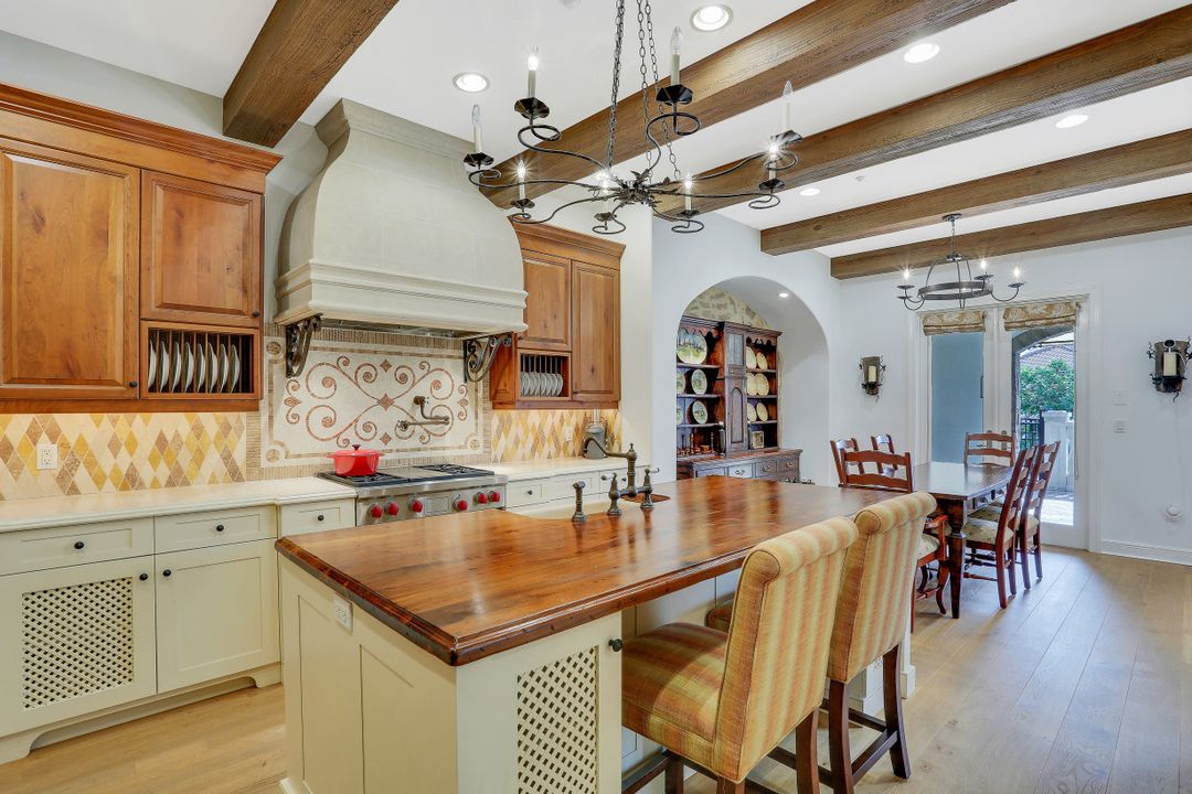 16649 Toscana Cir #806, Naples, FL 34110