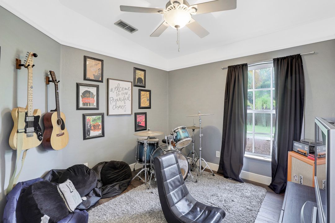 206 Kirtland Dr, Naples, FL 34110