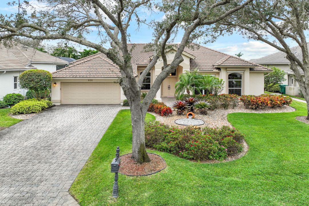 606 Shoreline Dr, Naples, FL 34119