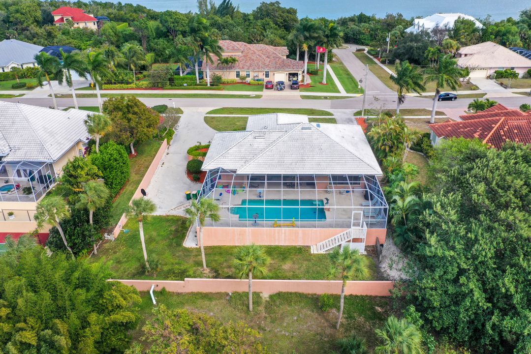 550 Inlet Dr, Marco Island, FL 34145