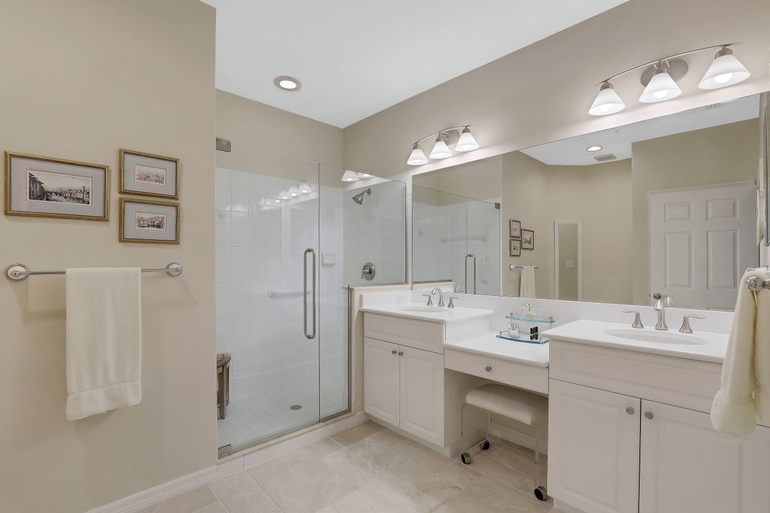 220 Vintage Cir #205, Naples, FL 34119