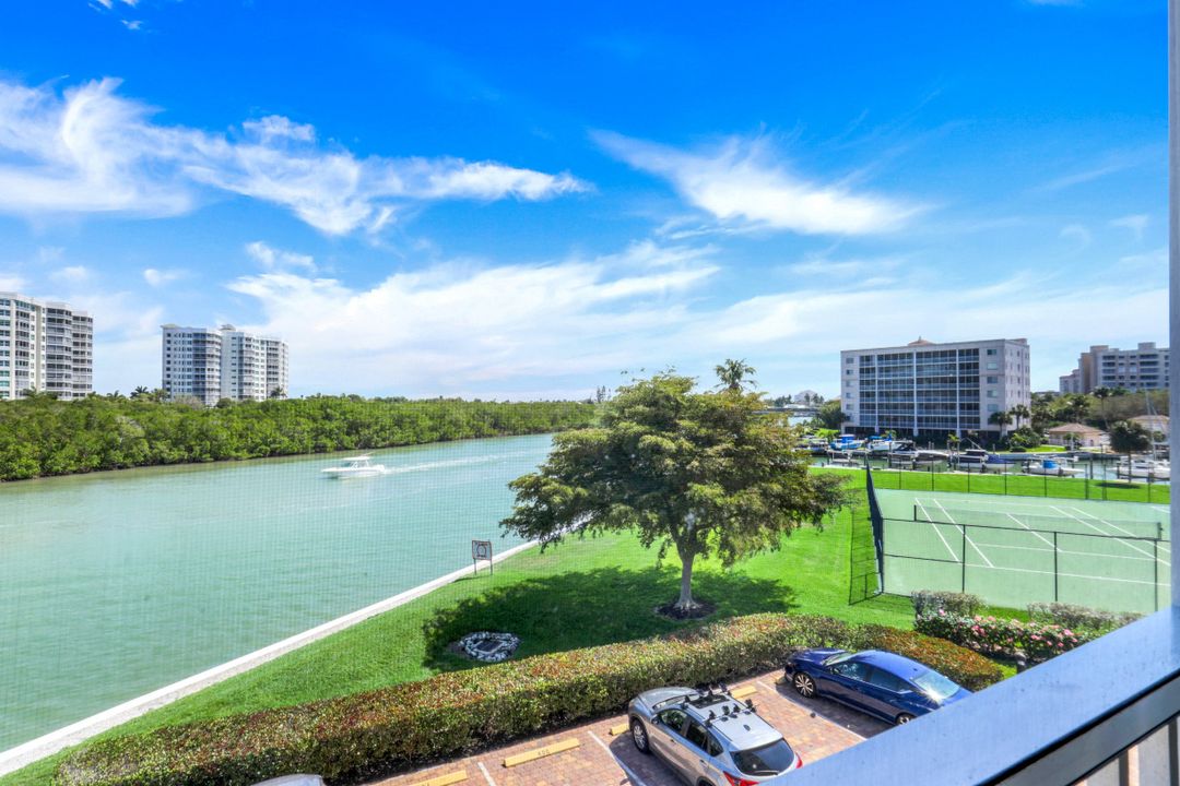 25 Bluebill Ave #201, Naples, FL 34108