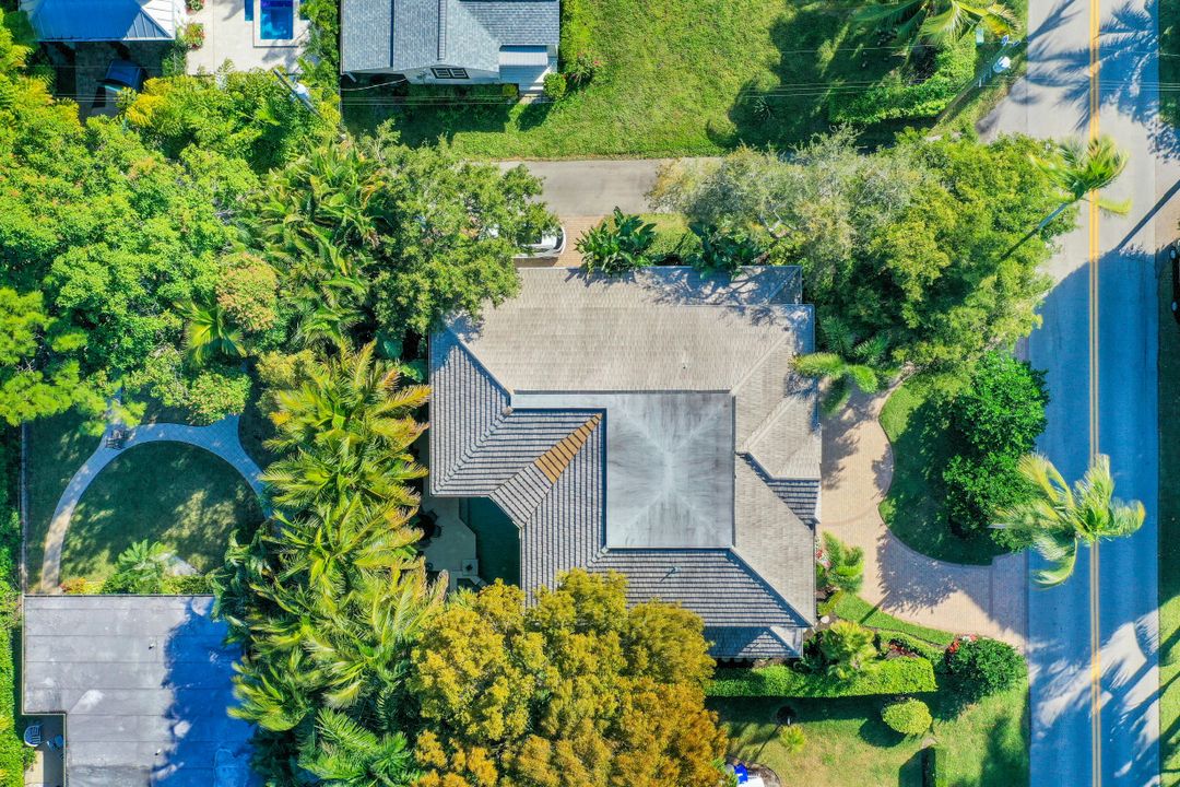 33 3rd St S, Naples, FL 34102