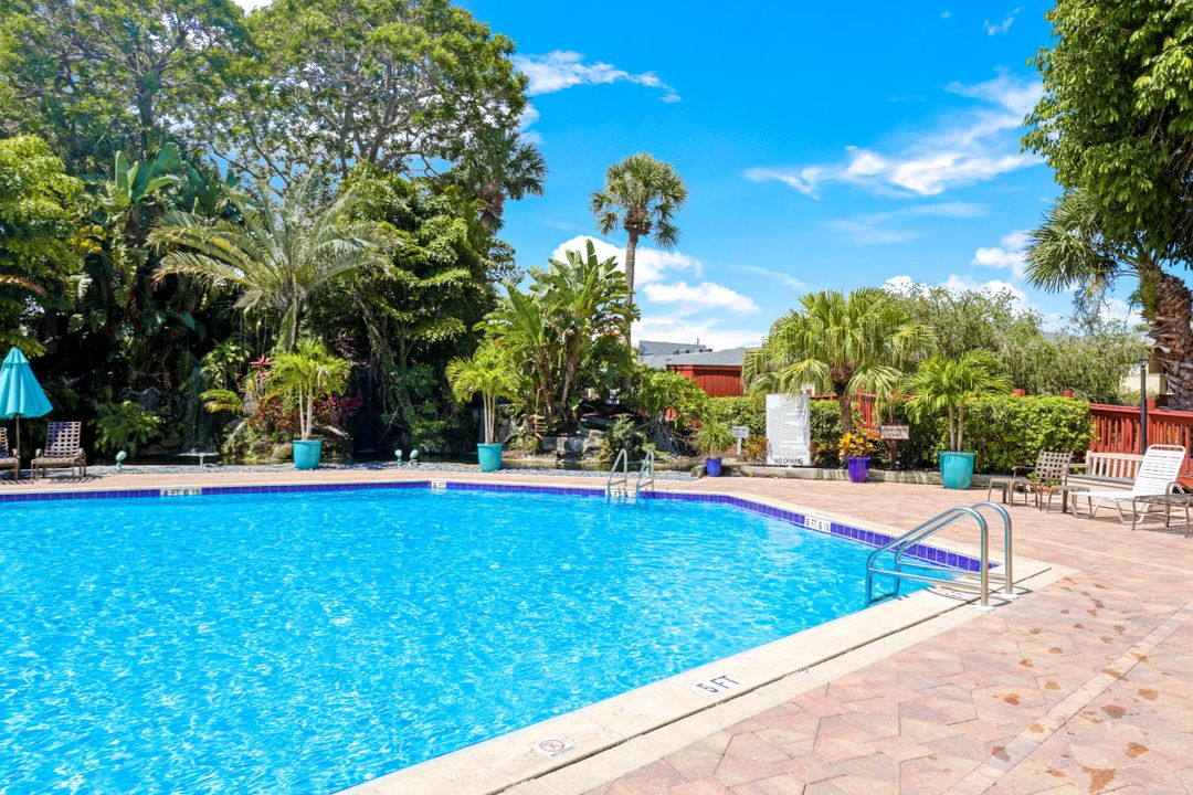 600 Neapolitan Way #346, Naples, FL 34103