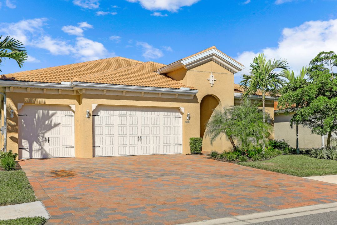 3001 Sunset Pointe Cir, Cape Coral, FL 33914
