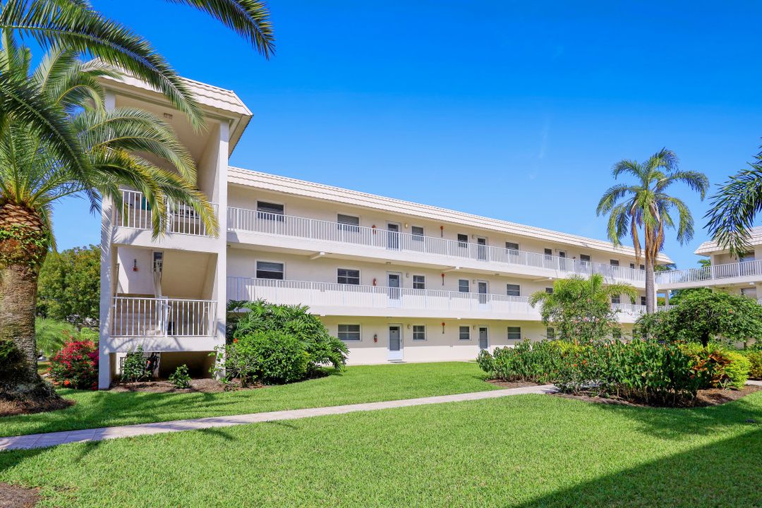 3150 Binnacle Dr #319, Naples, FL 34103