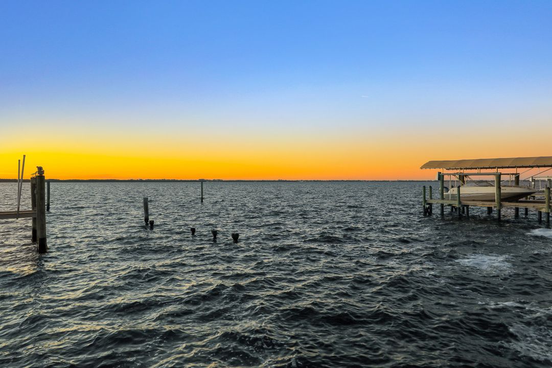 3944 W Riverside Dr, Fort Myers, FL 33901