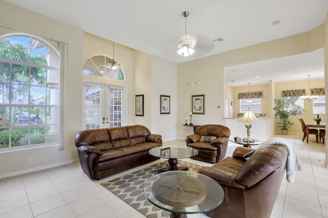 1087 Tivoli Dr, Naples, FL 34104