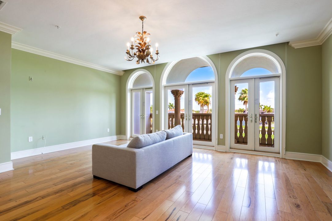 900 5th Ave S #301, Naples, FL 34102