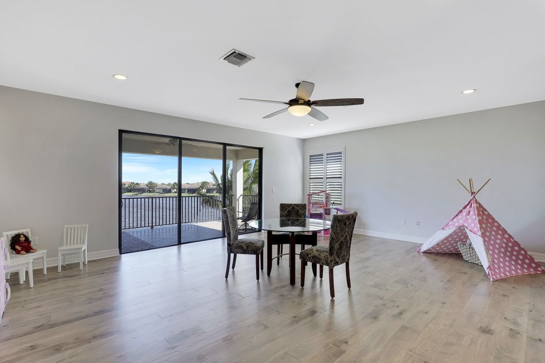 3025 Cinnamon Bay Cir, Naples, FL 34119