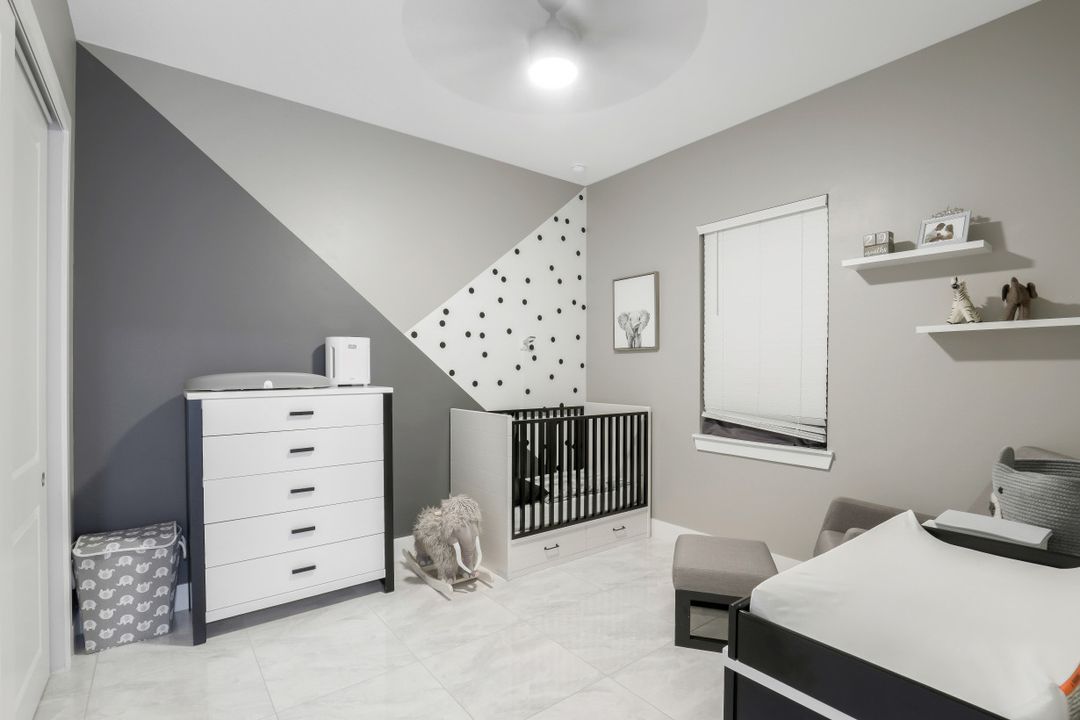 481 7th St NW, Naples, FL 34120