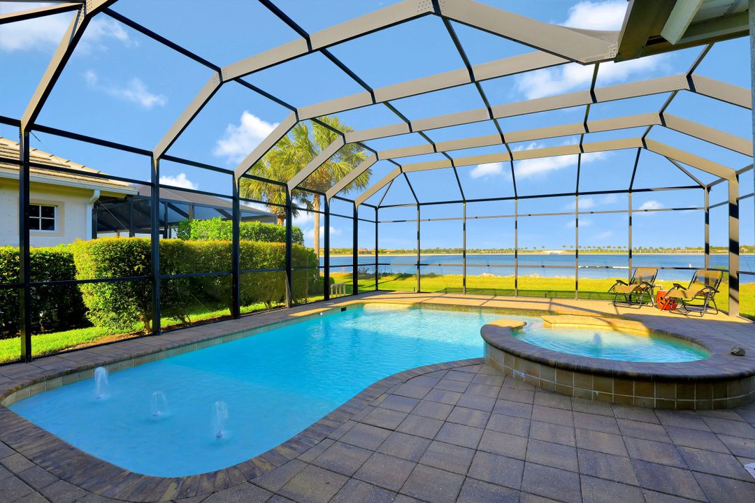 8761 Hideaway Harbor Ct, Naples, FL 34120