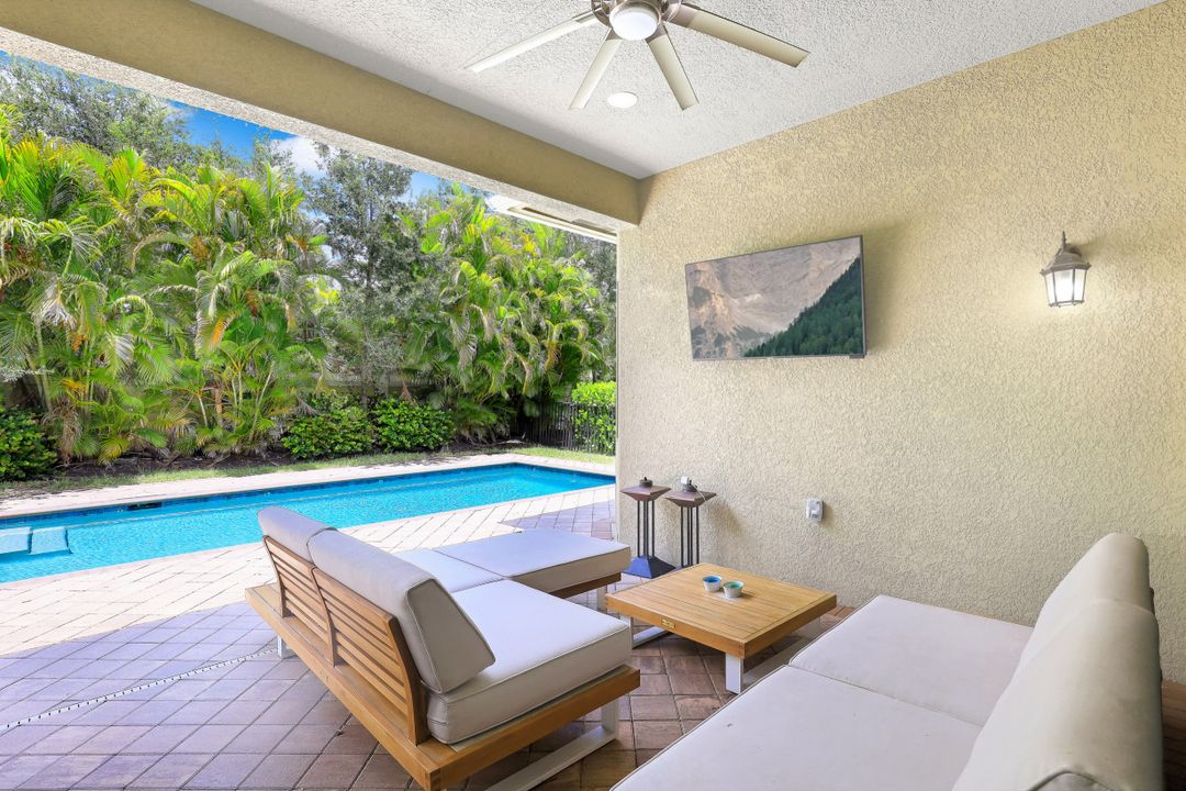 13824 Luna Dr, Naples, FL 34109