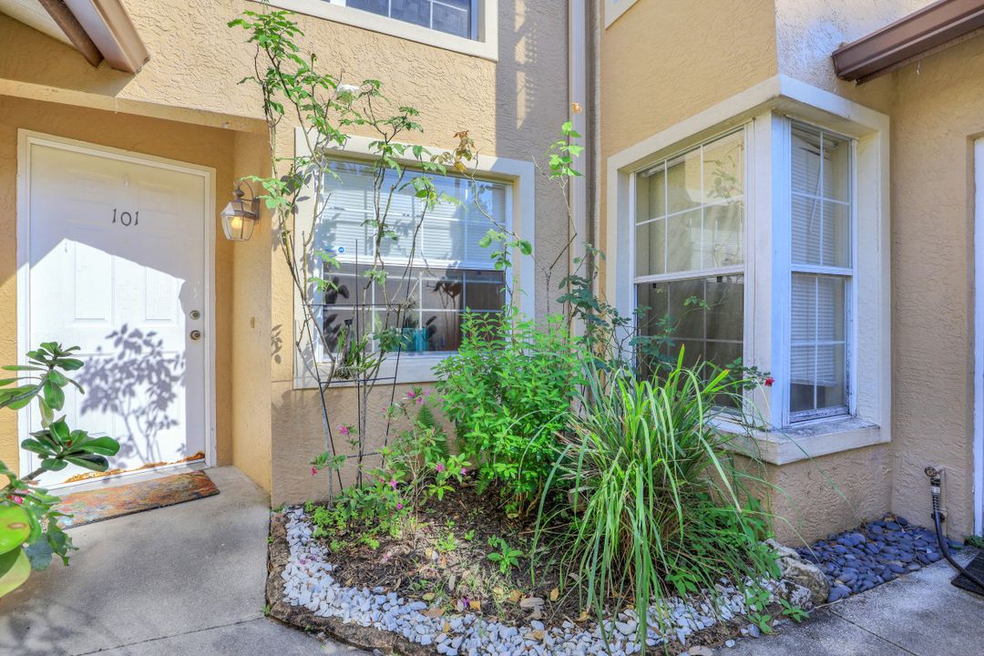 9589 Crescent Garden Dr #101, Naples, FL 34109