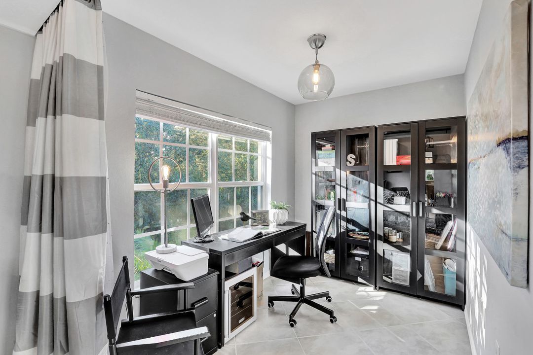 6325 Lexington Ct, Naples, FL 34110