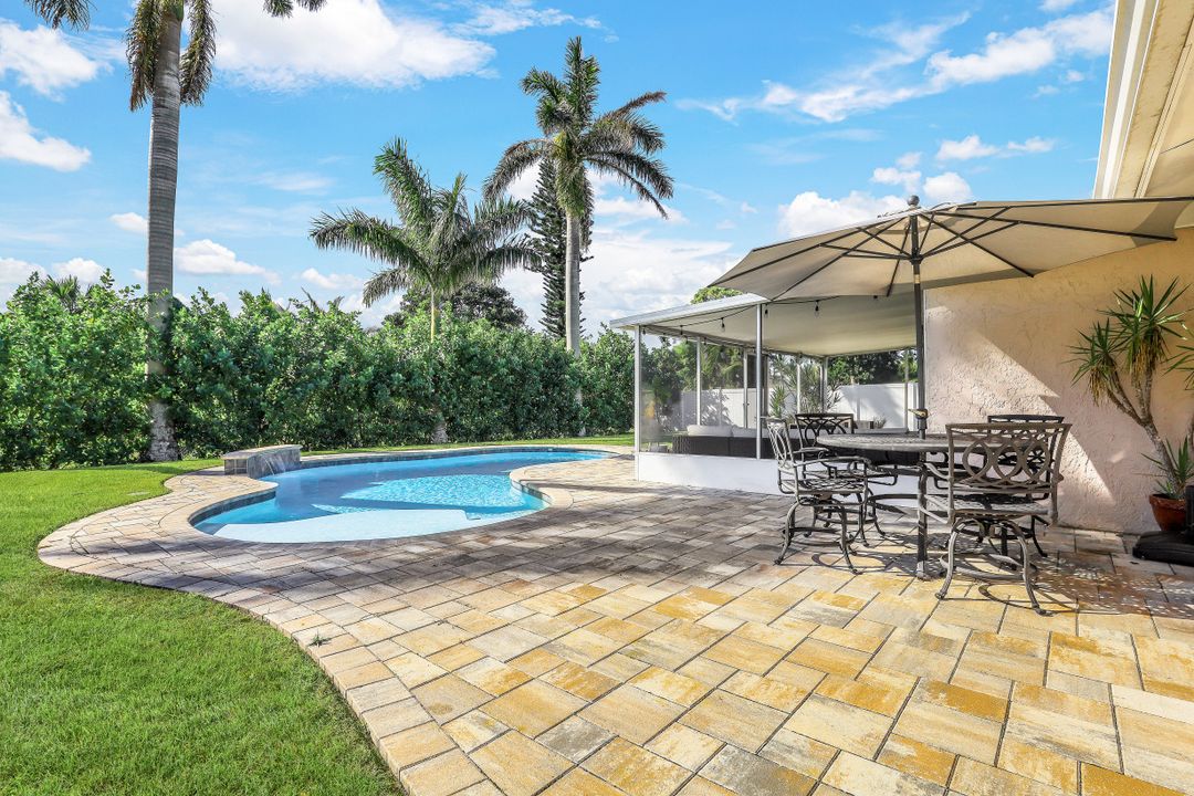 2680 Longboat Dr, Naples, FL 34104