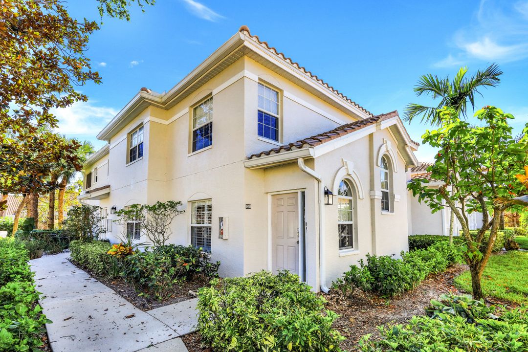 6940 Satinleaf Rd N #101, Naples, FL 34109