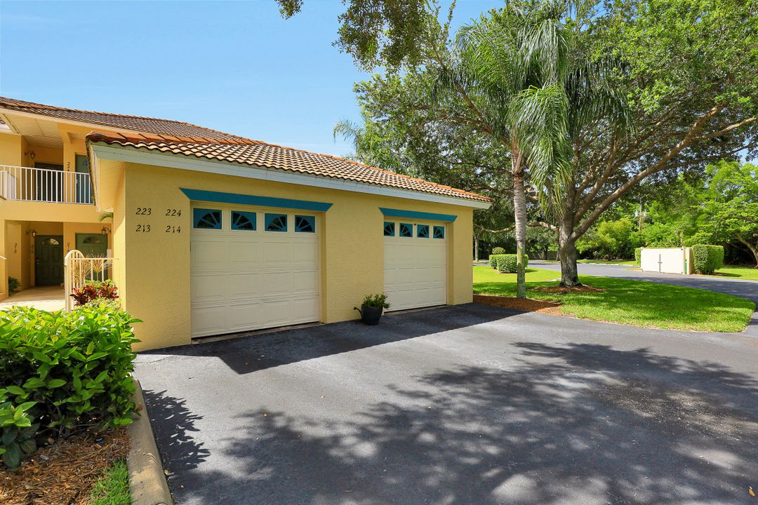 2120 Cay Lagoon Dr #223, Naples, FL 34109
