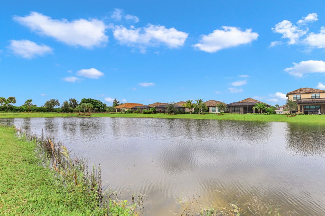 8673 Dilillo Ct, Naples, FL 34119