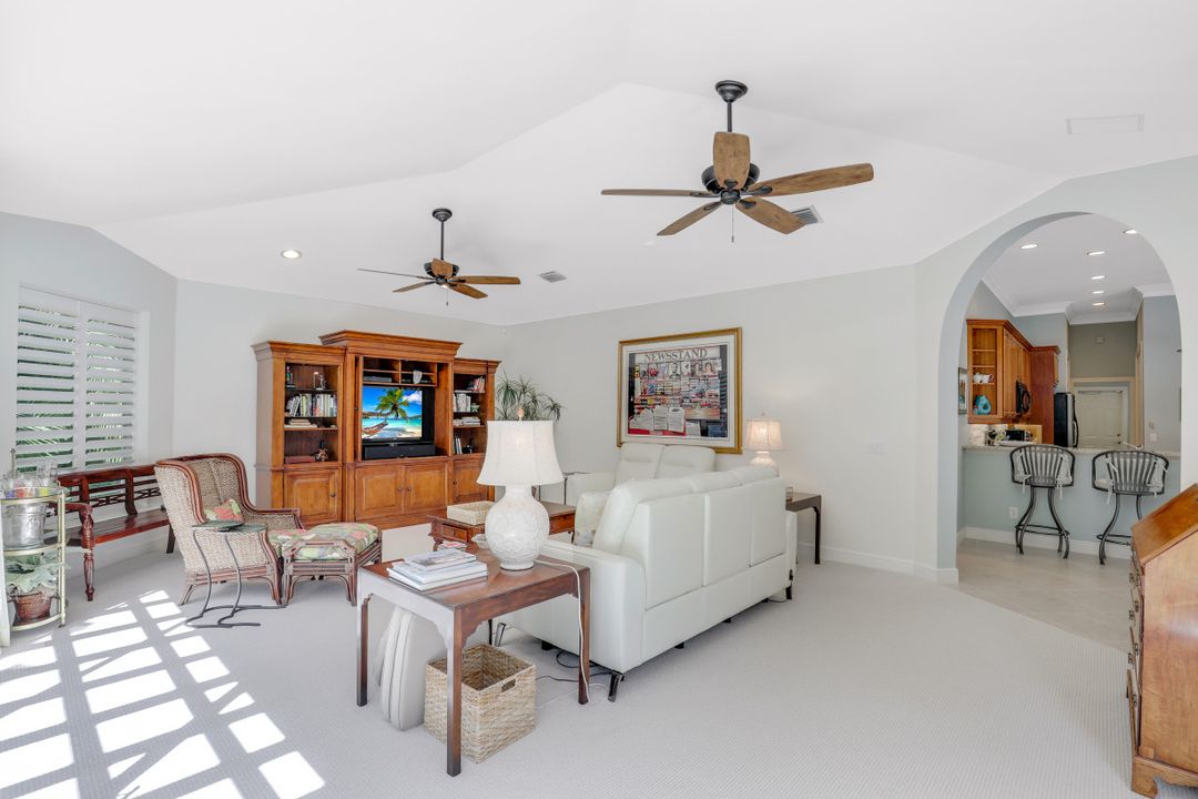 2229 Goshawk Ct, Naples, FL 34105