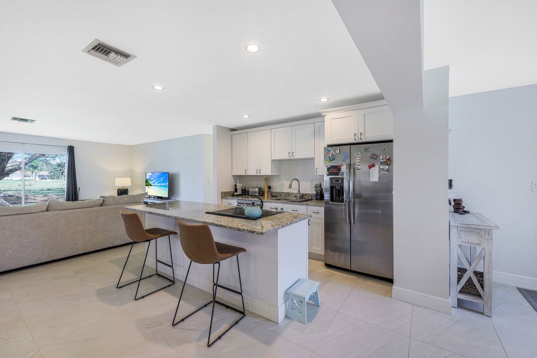 5322 Myrtle Ln, Naples, FL 34113