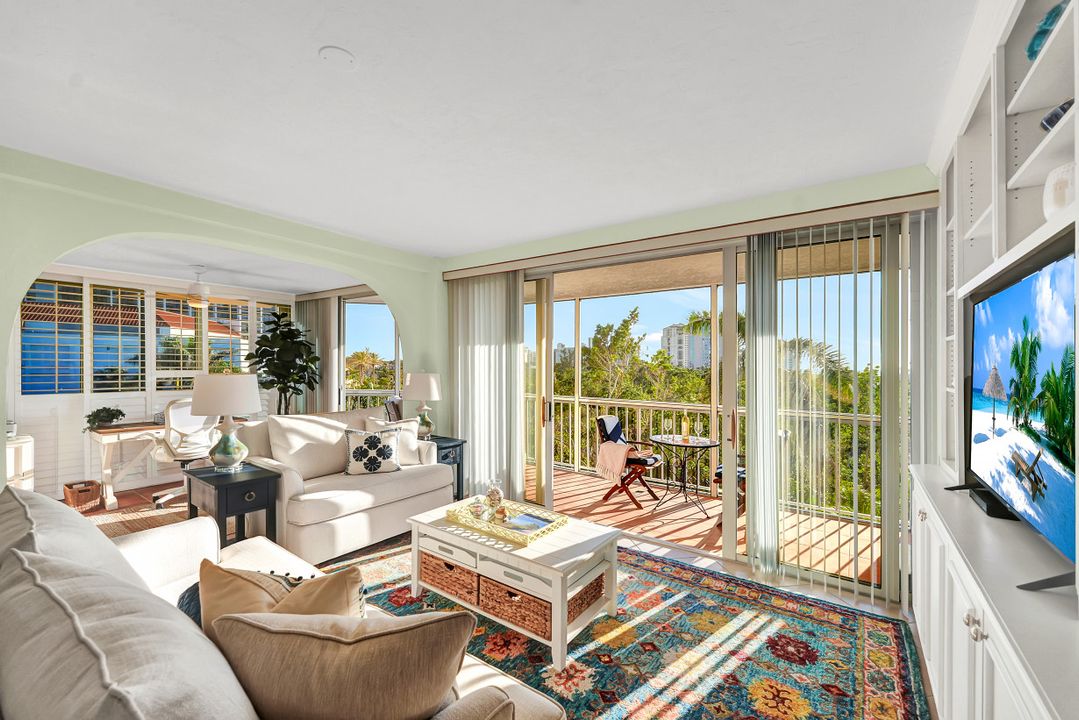 5501 Heron Point Dr #302, Naples, FL 34108