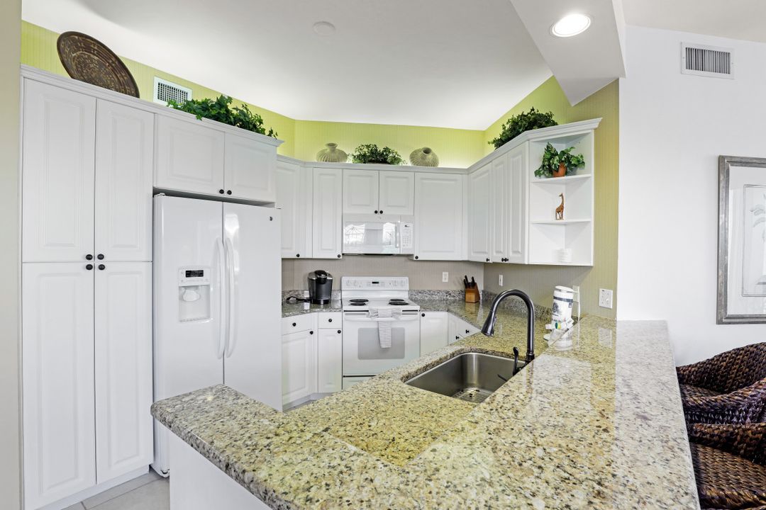 470 Launch Cir #405, Naples, FL 34108