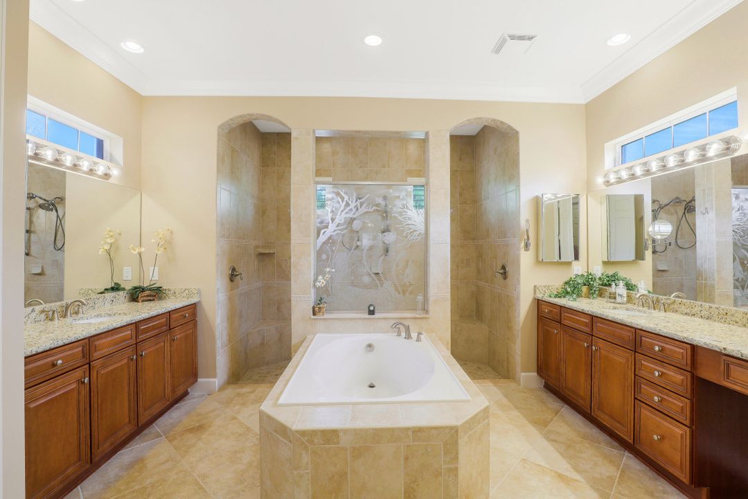 9359 Marble Stone Dr, Naples, FL 34120