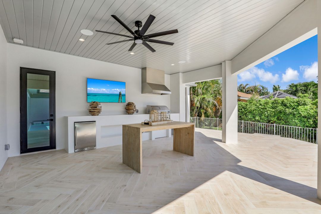 950 Bonita Ct, Marco Island, FL 34145