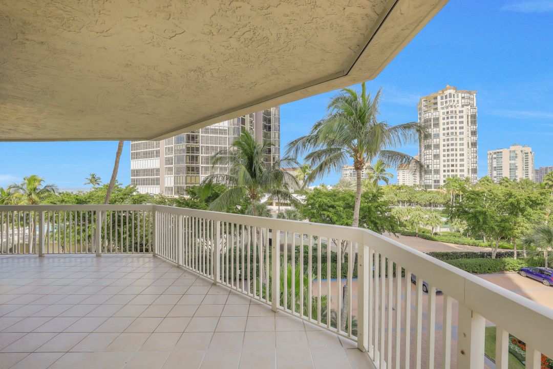 4901 Gulf Shore Blvd N #402, Naples, FL 34103