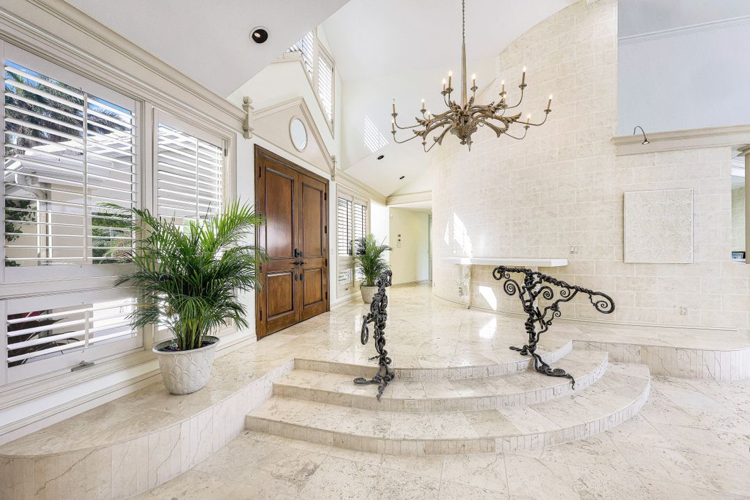 925 Spyglass Ln, Naples, FL 34102