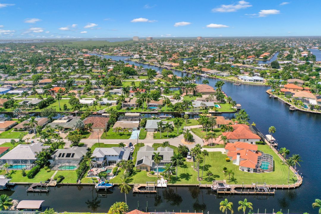 5215 Tamiami Ct, Cape Coral, FL 33904